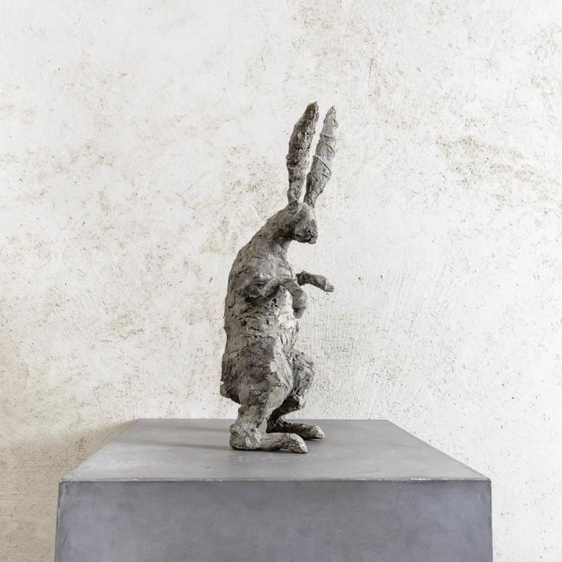 Hase Gross aus Beton von Ruth Baldinger