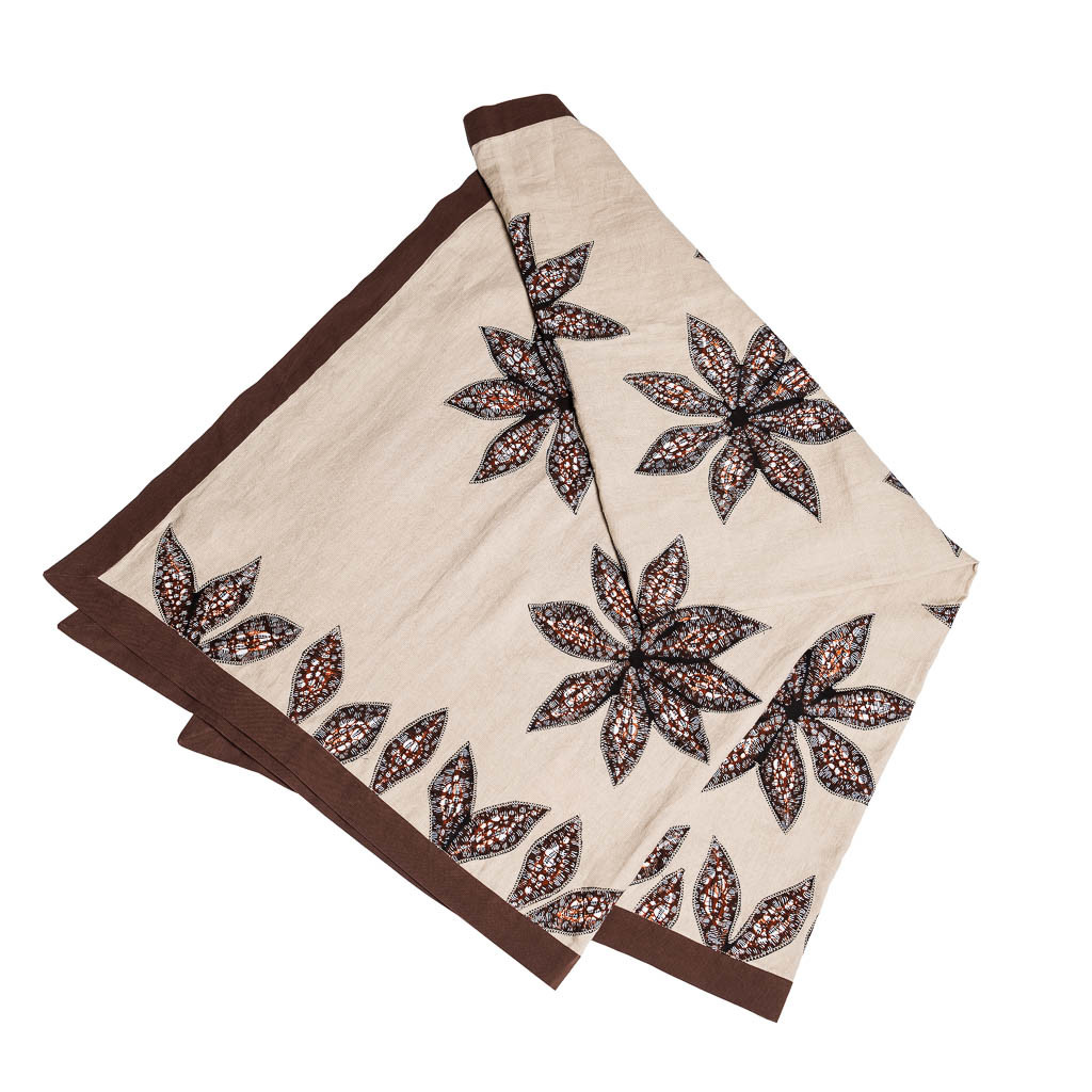 Plaid Leinen Brown Flowers Handgenäht von der Schweizer Designerin Erica Matile Plaid Leinen Brown Flowers Handgenäht von der Schweizer Designerin Erica Matile